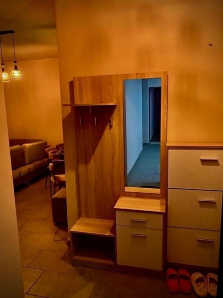 Tirane, jepet me qera apartament 1+1+Ballkon Kati 3, 85 m² 400 € (Ne fund te 5 Majit , Pallatet e reja)