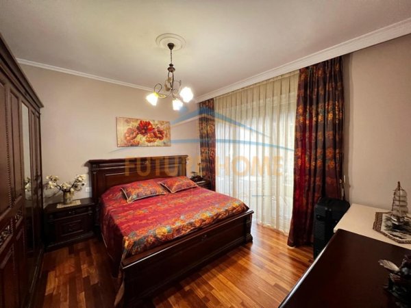 Tirane, jepet me qera apartament 2+1 Kati 1, 126 m² 1.000 € (Kopshti Zoologjik)