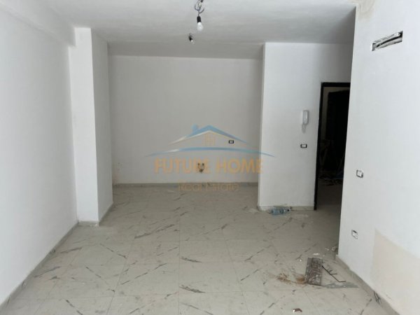 Tirane, jepet me qera apartament 1+1 Kati 2, 78 m² 400 € (Kompleksi Aura, Tiranë.)