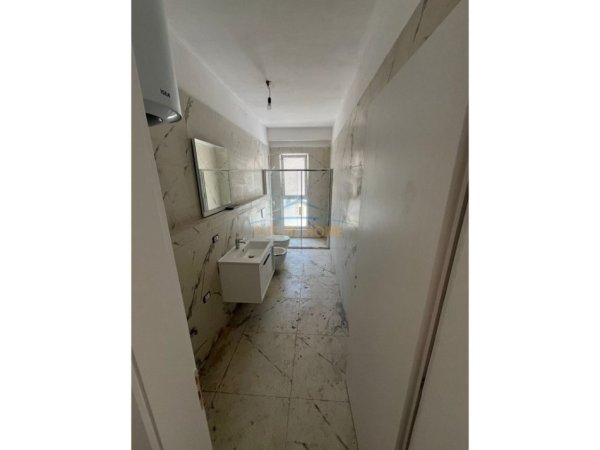 Tirane, jepet me qera apartament 1+1 Kati 2, 78 m² 400 € (Kompleksi Aura, Tiranë.)