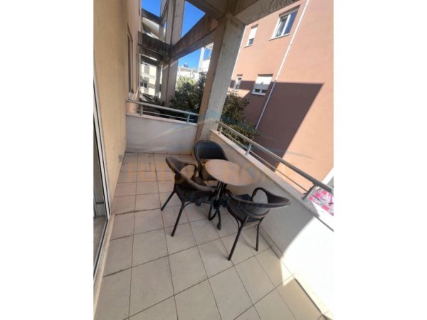 Tirane, jepet me qera apartament 1+1 Kati 2, 67 m² 550 € (Residenca Touch Of The Sun,Tiranë.)