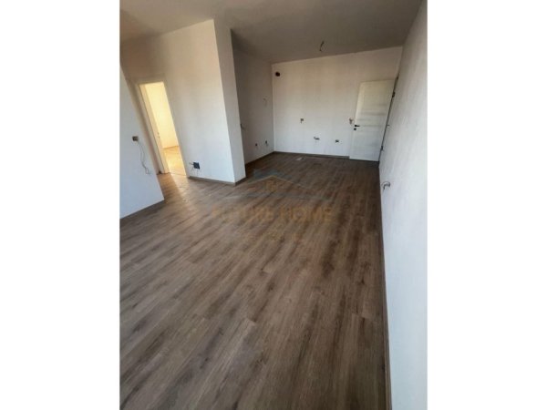 Shitet, Apartament 2+1, Kamëz, Tiranë.