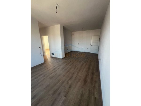 Shitet, Apartament 2+1, Kamëz, Tiranë.