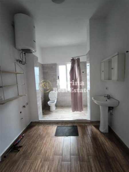 Tirane, jepet me qera shtepi 1+1+Ballkon Kati 2, 70 m² 320 € (Kodra e Priftit)