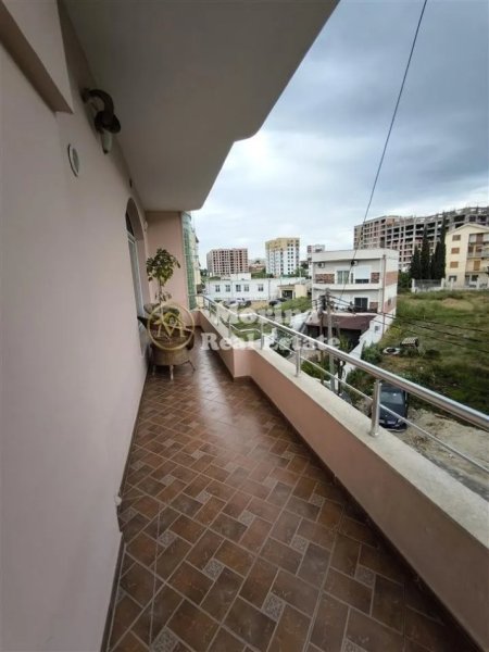 Tirane, jepet me qera shtepi 1+1+Ballkon Kati 2, 70 m² 320 € (Kodra e Priftit)