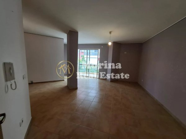 Tirane, jepet me qera apartament 2+1 Kati 2, 109 m² 300 € (Fresku)