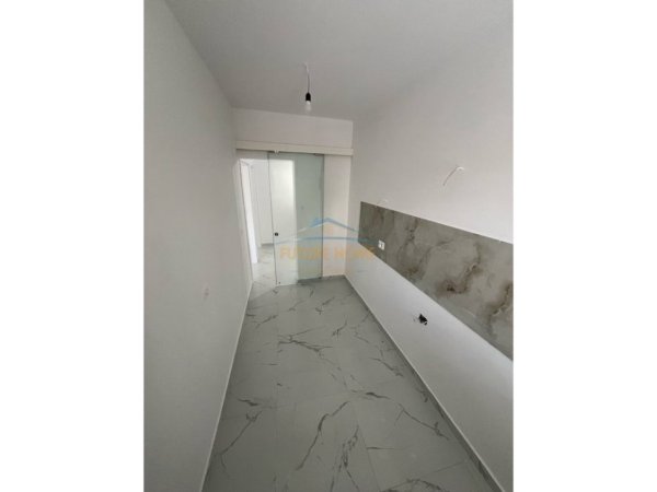 Tirane, jepet me qera apartament 2+1 Kati 1, 73 m² 600 € (Oxhaku, Tirane)