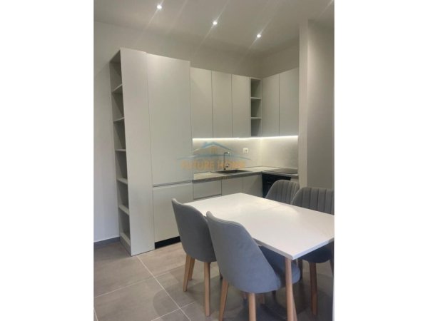 Tirane, jepet me qera 1+1 Kati 5, 65 m² 400 € (Fresk)