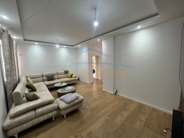Tirane, jepet me qera apartament 2+1 Kati 3, 500 € (Fresku)