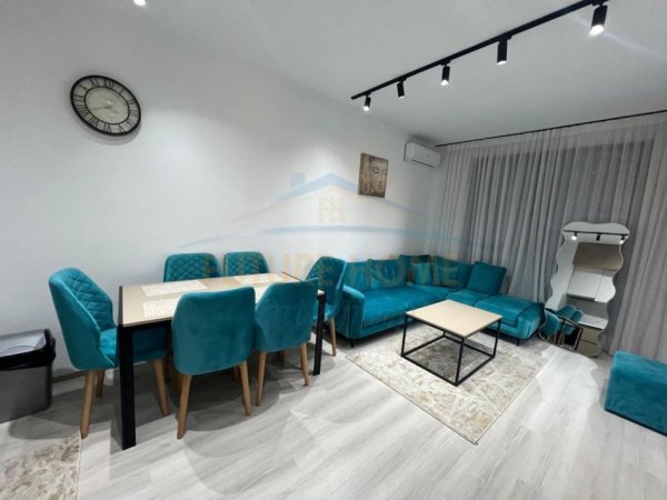Tirane, shitet apartament 2+1 Kati 4, 72 m² (Porcelan)
