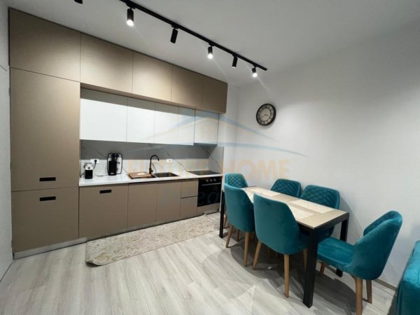 Tirane, shitet apartament 2+1 Kati 4, 72 m² (Porcelan)