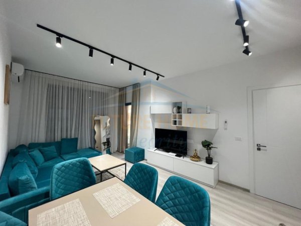 Tirane, shitet apartament 2+1 Kati 4, 72 m² (Porcelan)