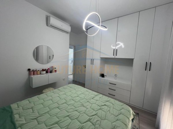 Tirane, shitet apartament 2+1 Kati 4, 72 m² (Porcelan)