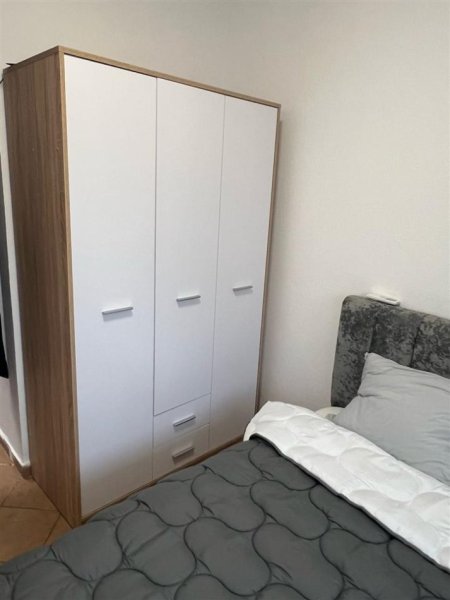Tirane, jepet me qera apartament 1+1 Kati 3, 50 m² 450 € (Concord Center , 5 Maji)