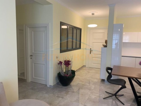 Tirane, jepet me qera apartament 2+1 Kati 6, 73 m² 550 € (ish Parku i Autobuzave)