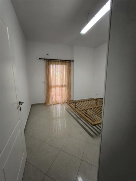 Tirane, jepet me qera shtepi 1+1+Ballkon , 85 m² 320 € (Kodra e Priftit)