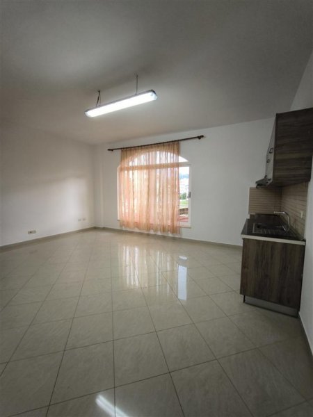 Tirane, jepet me qera shtepi 1+1+Ballkon , 85 m² 320 € (Kodra e Priftit)