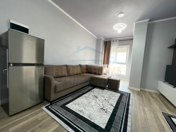Tirane, jepet me qera apartament 1+1 Kati 9, 42 m² 500 € (Rruga 5 Maji, Tiranë)