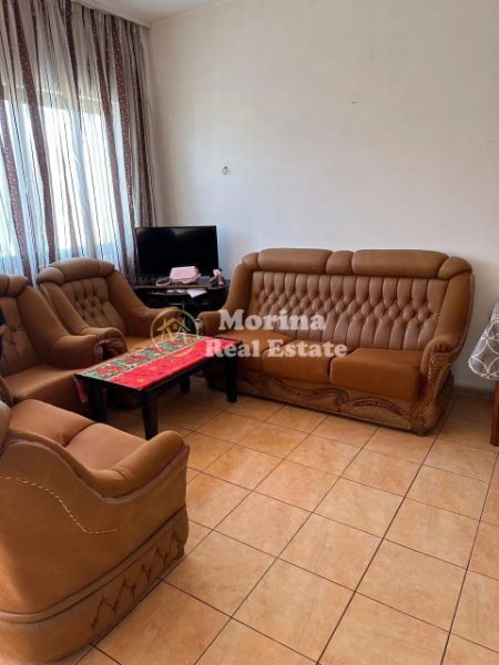 Tirane, jepet me qera apartament 2+1+Ballkon Kati 4, 75 m² 400 € (Rruga 5 Maji)