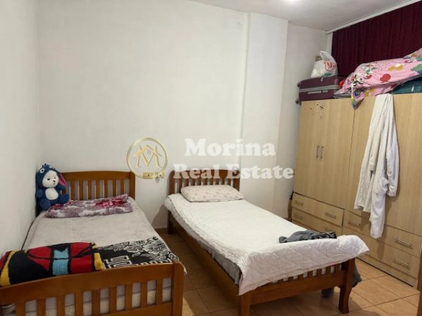 Tirane, jepet me qera apartament 2+1+Ballkon Kati 4, 75 m² 400 € (Rruga 5 Maji)