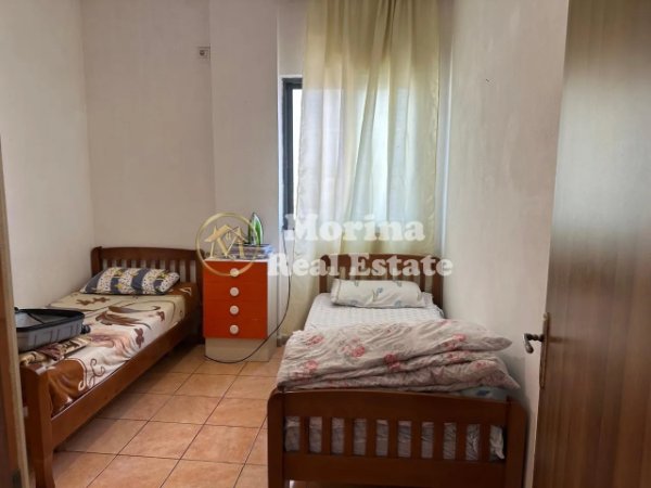 Tirane, jepet me qera apartament 2+1+Ballkon Kati 4, 75 m² 400 € (Rruga 5 Maji)