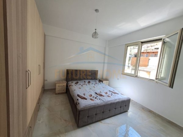 Tirane, jepet me qera apartament 2+1 Kati 1, 75 m² 400 € (qender duures)