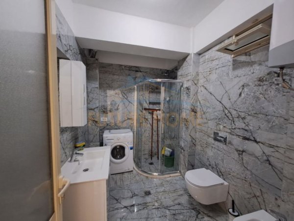 Tirane, jepet me qera apartament 2+1 Kati 1, 75 m² 400 € (qender duures)