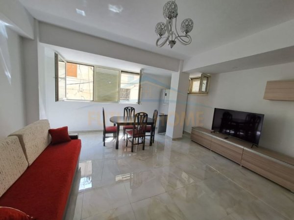 Tirane, jepet me qera apartament 2+1 Kati 1, 75 m² 400 € (qender duures)