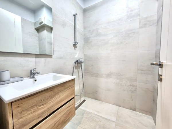 Shitet : 2+1+2wc + 1 GARAZH (Extra Cmim) 📍Liqeni Thatë - Kompleksi Fz  (230,000€) 100% i Ri