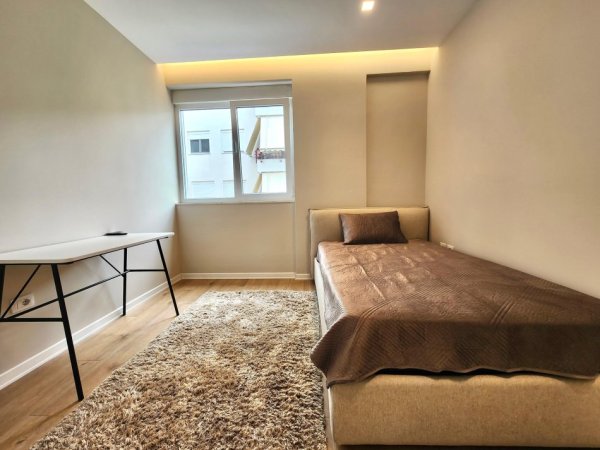 Shitet : 2+1+2wc + 1 GARAZH (Extra Cmim) 📍Liqeni Thatë - Kompleksi Fz  (230,000€) 100% i Ri