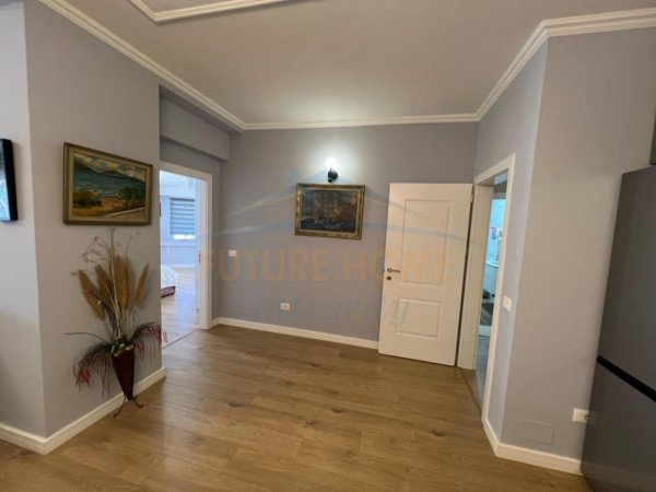Tirane, jepet me qera apartament 2+1+Ballkon Kati 9, 90 m² 1.000 € (Shkolla e Baletit)