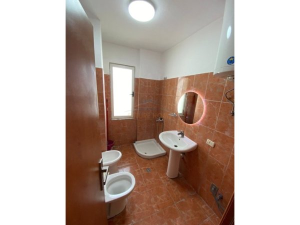 Tirane, jepet me qera apartament 2+1 Kati 3, 90 m² 600 € (Kodrës së Diellit, pranë Eleonorës)