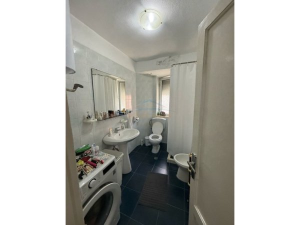 Tirane, jepet me qera apartament 3+1 , 91 m² 550 € (Xhamllik, Tiranë)