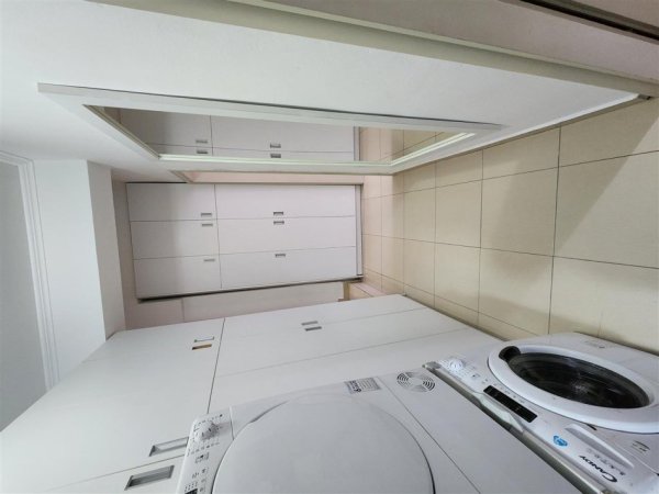 Tirane, jepet me qera apartament 2+1 Kati 1, 95 m² 500 € (Te mbikalimi i Kristal Center , Rruga Bill Klinton)
