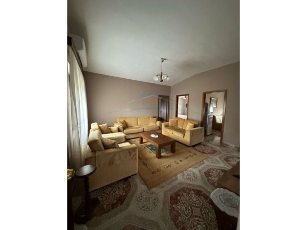Tirane, jepet me qera Vile 2+1 , 143 m² 550 € (në Xhamllik)