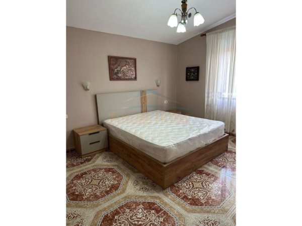 Tirane, jepet me qera Vile 2+1 , 143 m² 550 € (në Xhamllik)