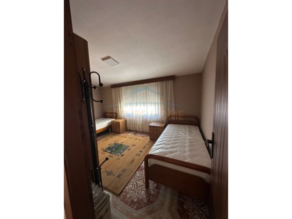 Tirane, jepet me qera Vile 2+1 , 143 m² 550 € (në Xhamllik)