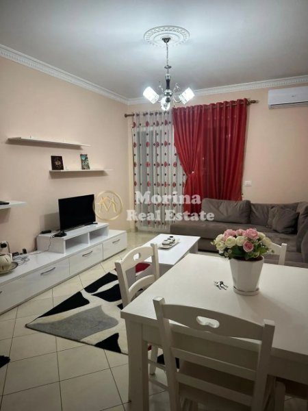 Tirane, jepet me qera apartament 1+1+Ballkon Kati 1, 71 m² 400 € (Fresku)