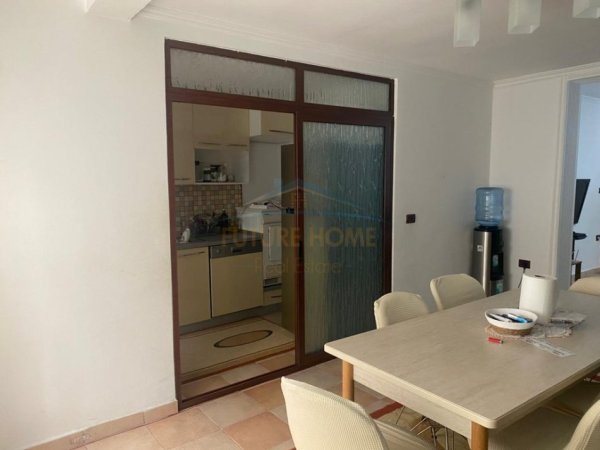 Tirane, shitet apartament Kati 2, 96 m² 260.000 € (Sheshi Willson, Tiranë.)