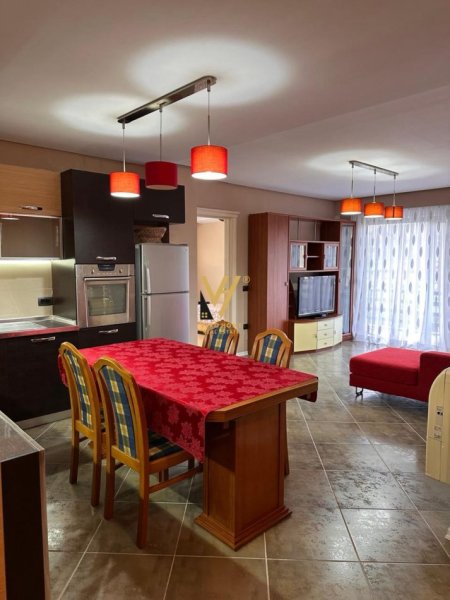 Tirane, jepet me qera apartament 2+1+Ballkon Kati 1, 82 m² 750 € (SELITE)
