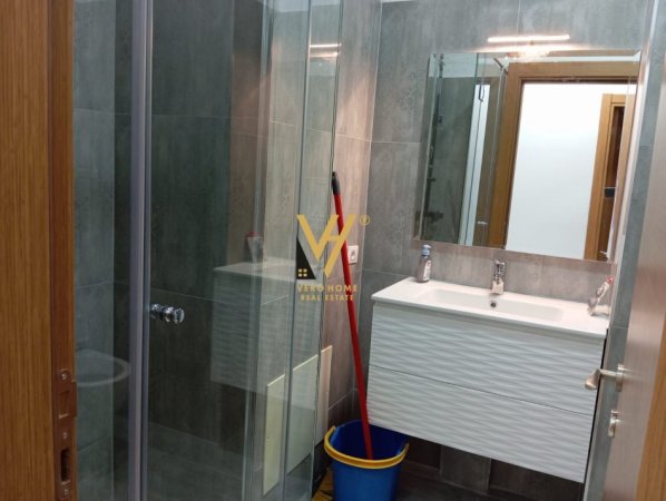 Tirane, jepet me qera apartament 2+1+Ballkon Kati 6, 105 m² 600 € (XHAMLLIK)