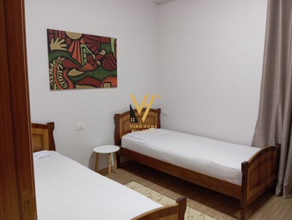 Tirane, jepet me qera apartament 2+1+Ballkon Kati 6, 105 m² 600 € (XHAMLLIK)