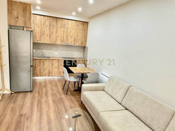 Tirane, jepet me qera apartament 1+1 Kati 8, 64 m² 650 € (Selvia)