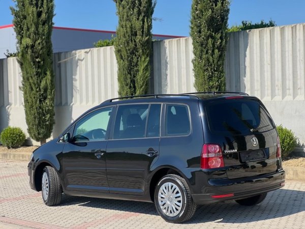 VW TOURAN 1.9 NAFTE 👉 2010 👈 kambio MANUALE - 7 VENDE 6.000 €