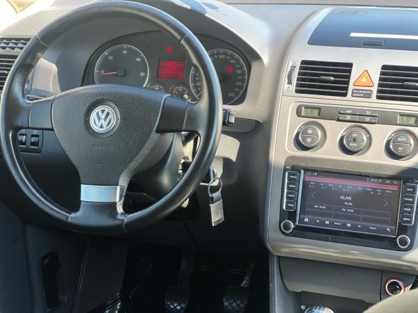 VW TOURAN 1.9 NAFTE 👉 2010 👈 kambio MANUALE - 7 VENDE 6.000 €