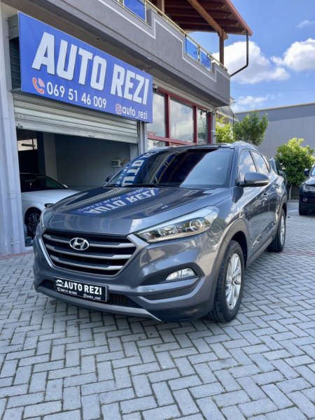 Tirane, shes makine Hyundai Tucson Nafte, gri e erret automatik Klima 12.000 €
