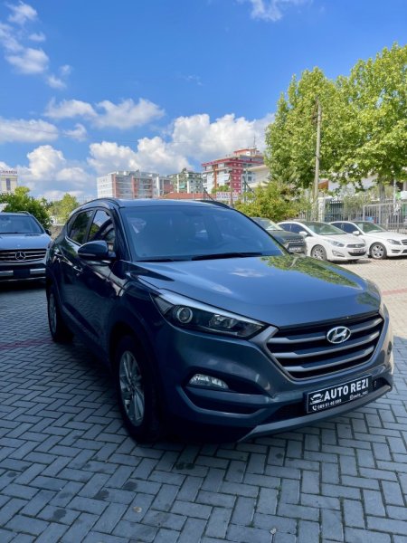 Tirane, shes makine Hyundai Tucson Nafte, gri e erret automatik Klima 12.000 €
