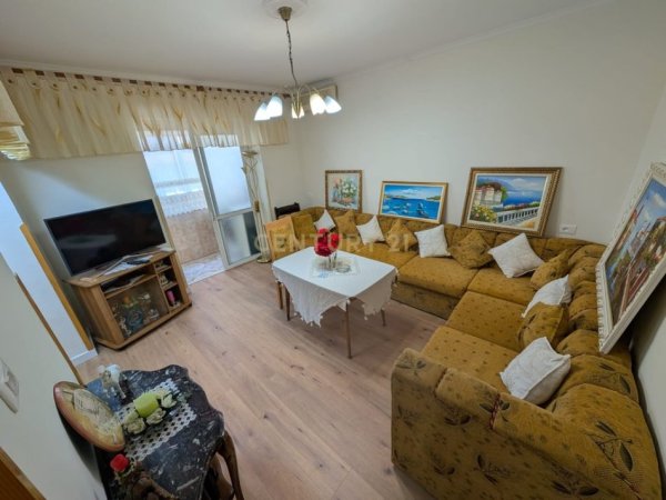 Tirane, jepet me qera apartament 2+1 Kati 5, 100 m² 550 € (Rruga e barrikadave)