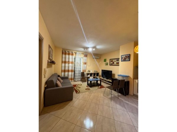 Tirane, jepet me qera apartament 1+1 Kati 6, 80 m² 600 € (Pazari i ri)