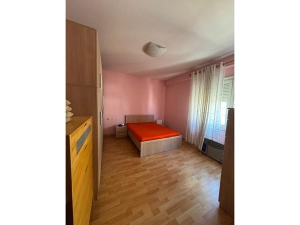 Tirane, jepet me qera apartament 1+1 Kati 6, 80 m² 600 € (Pazari i ri)